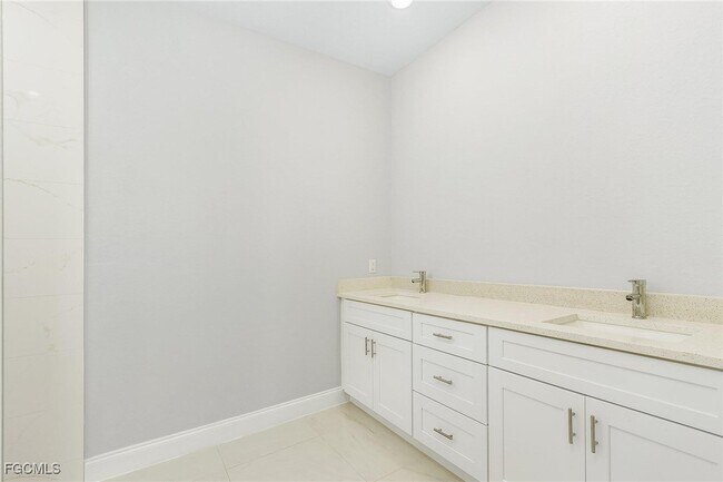 Building Photo - 1508 NE 35th Ln