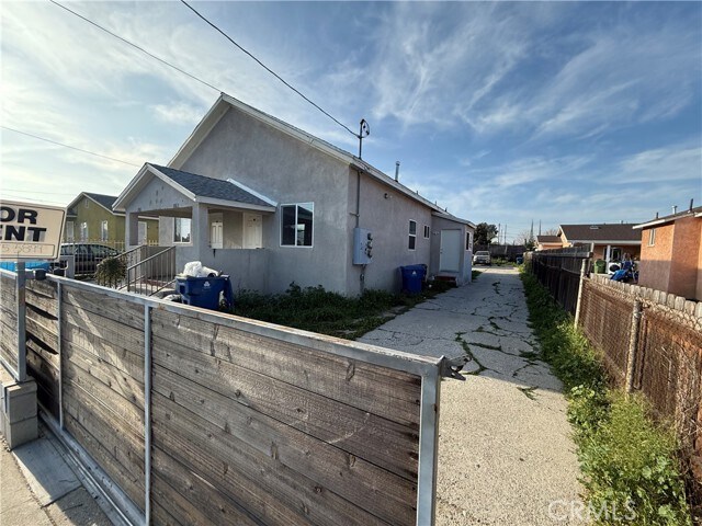 Building Photo - 1761 E 109th Pl