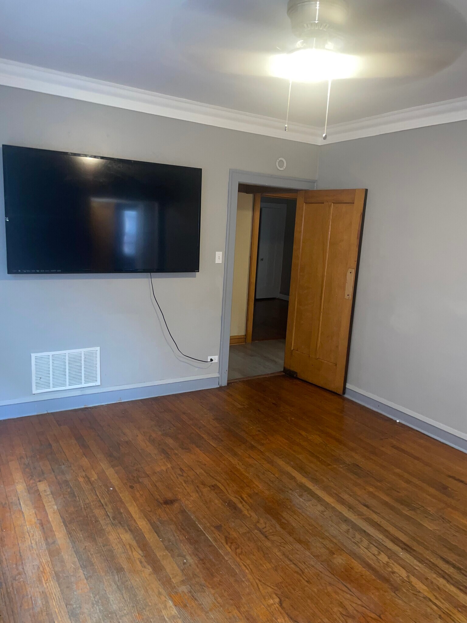 Building Photo - 8230 S Hermitage Ave