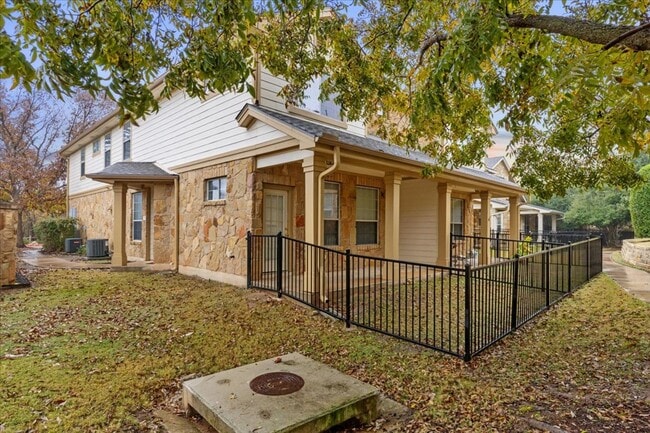 Building Photo - 16100 S Great Oaks Dr