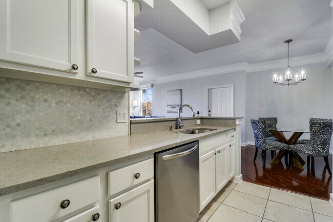 Building Photo - 9212 Myrtlewood Cir W