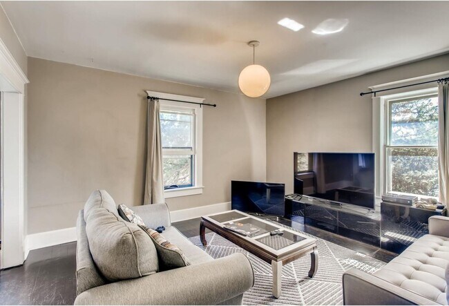 Building Photo - 1 Bedroom, 1 Bath blocks from Downtown Longmont