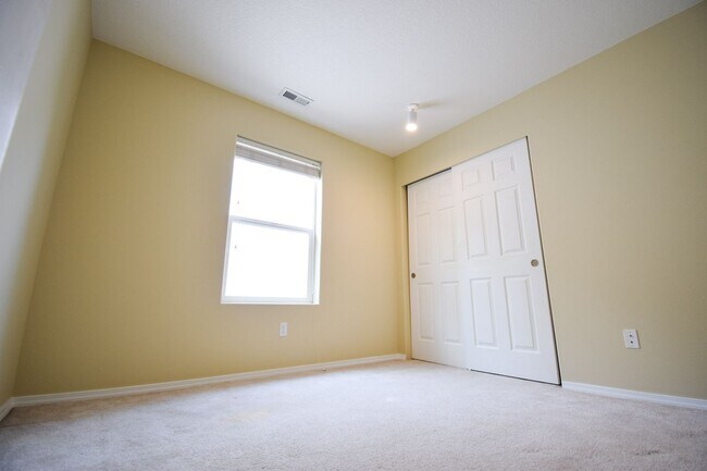 Building Photo - NEW LOWERED RENT!  Wow! Beautiful 4 Bedroo...