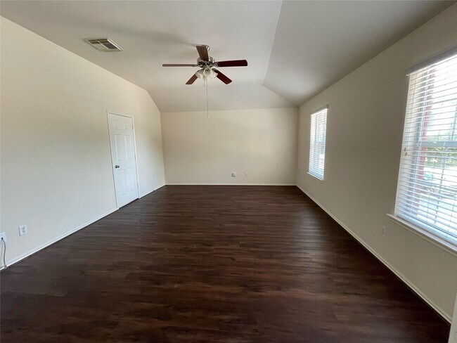 Building Photo - 10439 Falling Rapids Ct