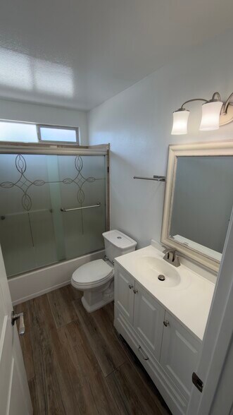 Building Photo - 18550 Hatteras St