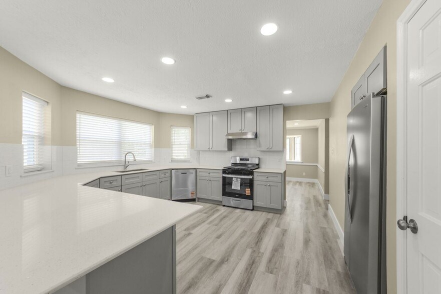 Building Photo - 4138 Club Valley Dr