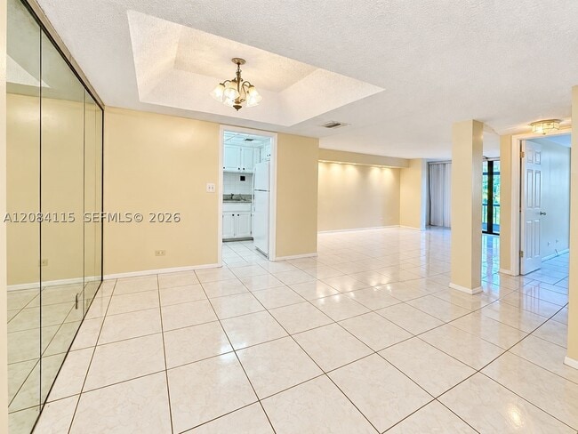 Building Photo - 3720 Inverrary Dr