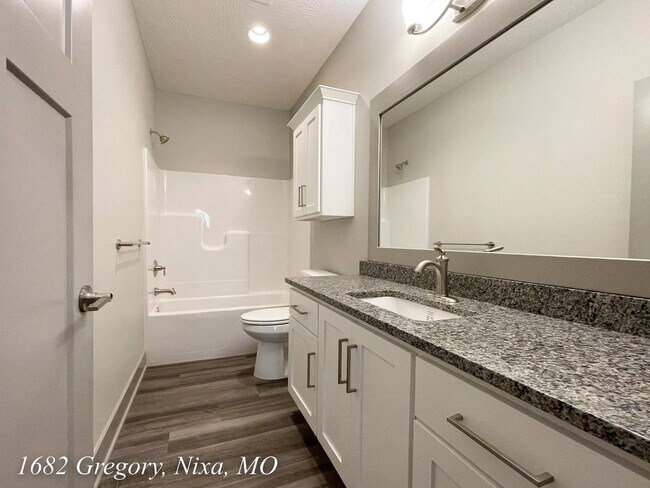 Building Photo - 1682 N Gregory Dr