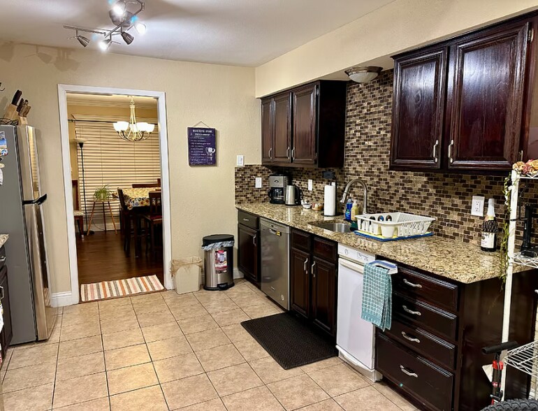 Building Photo - 10650 Steppington Dr