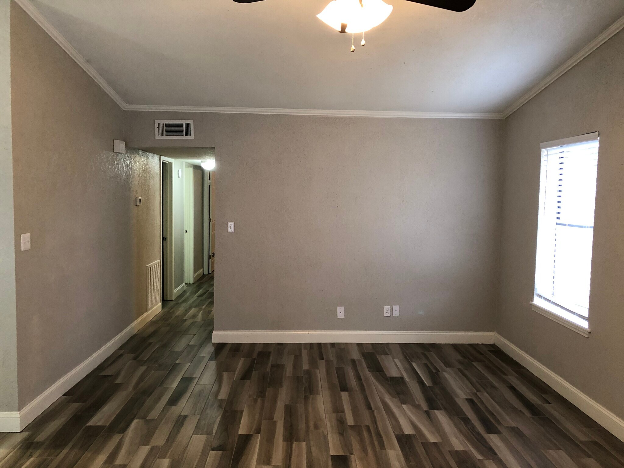 Building Photo - 828 Hardy Springs Cir