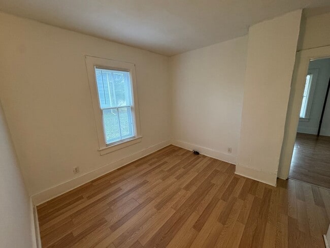 Building Photo - 1116 12th Ave