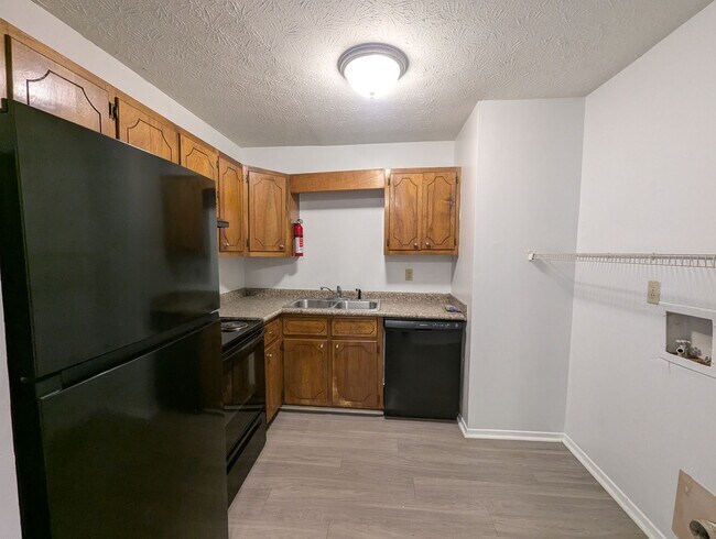Building Photo - 235/237 Rustwood Dr