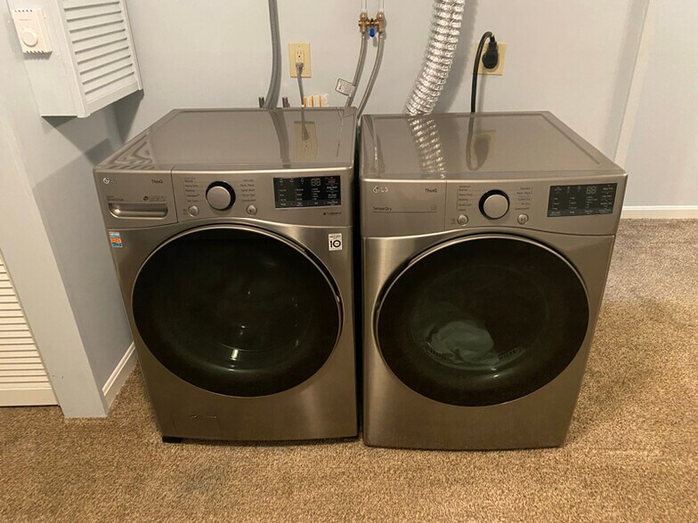 Building Photo - 105 Elmwood Dr