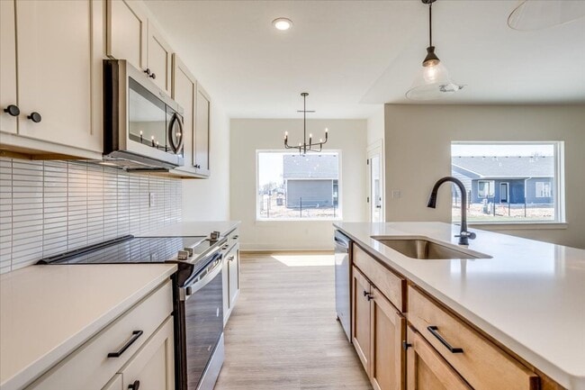 Building Photo - Beautiful Single Family Home!