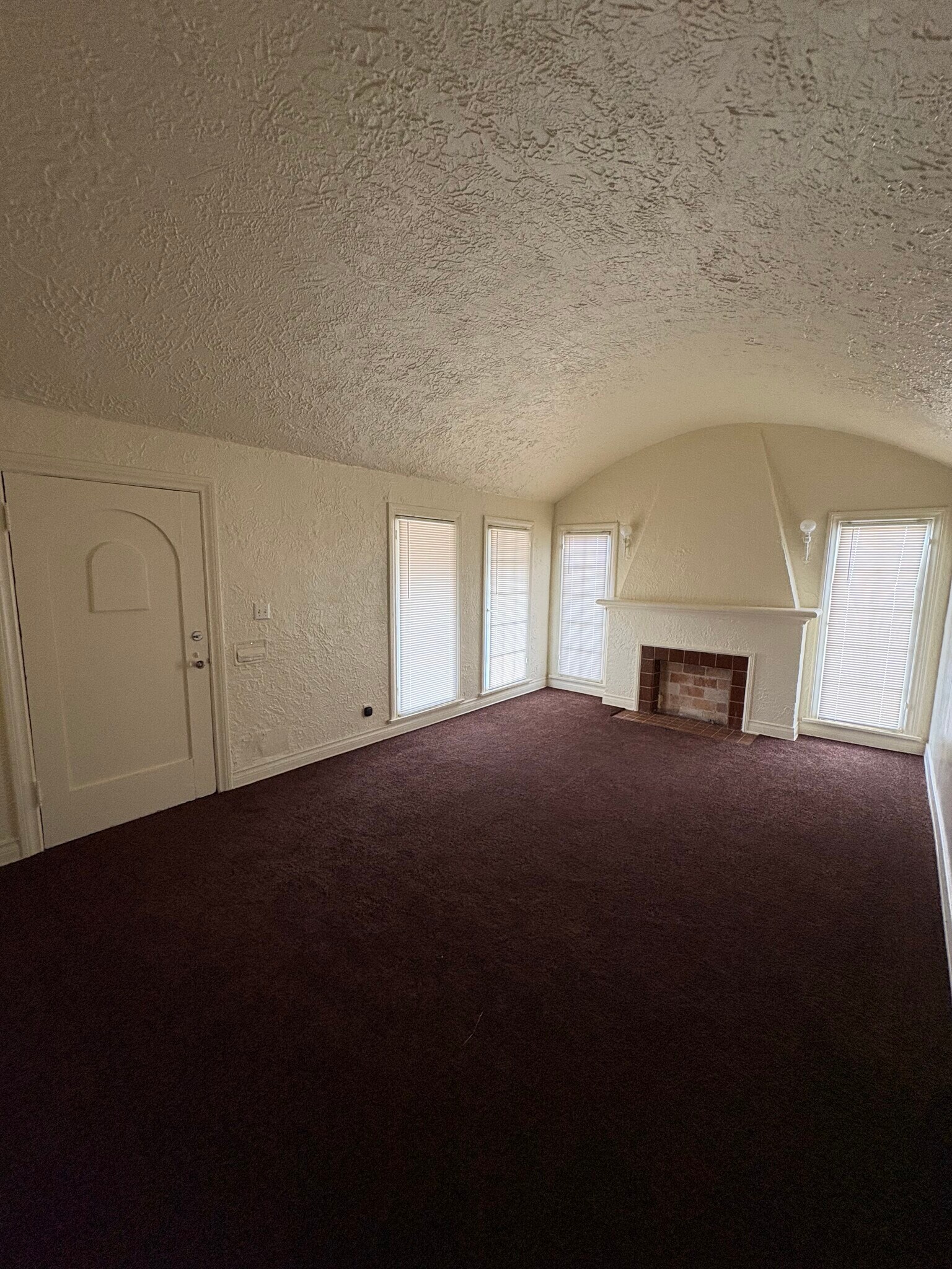 Building Photo - 3900 3rd Ave