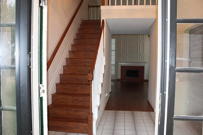 Building Photo - 2319 Mill Creek Dr