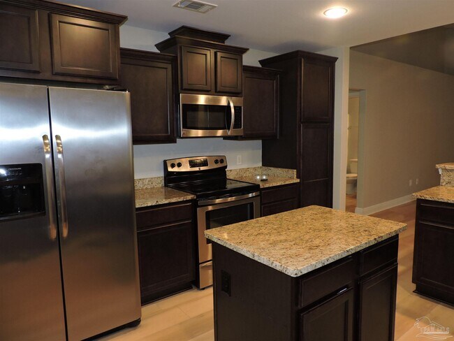 Building Photo - 644 Edith Ln