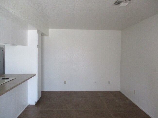 Building Photo - 5090 La Calzada Rd