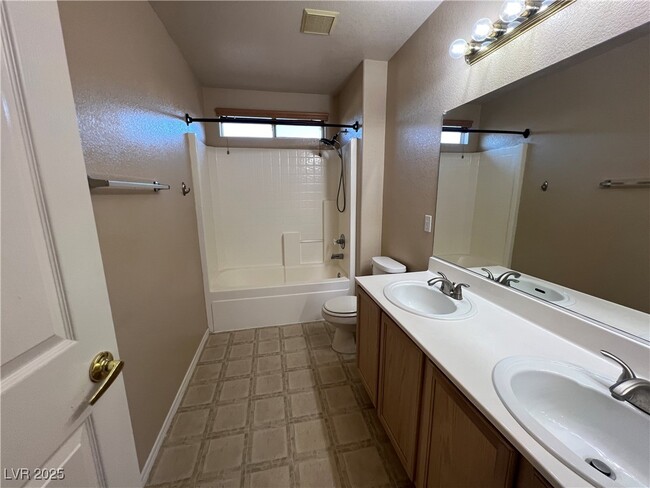 Building Photo - 4429 Rockaway Beach St