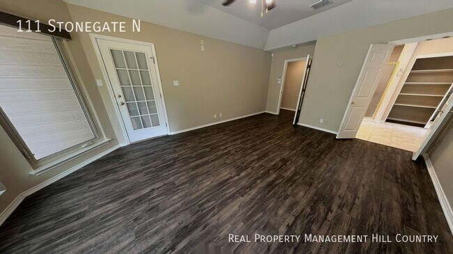 Building Photo - 111 Stonegate N