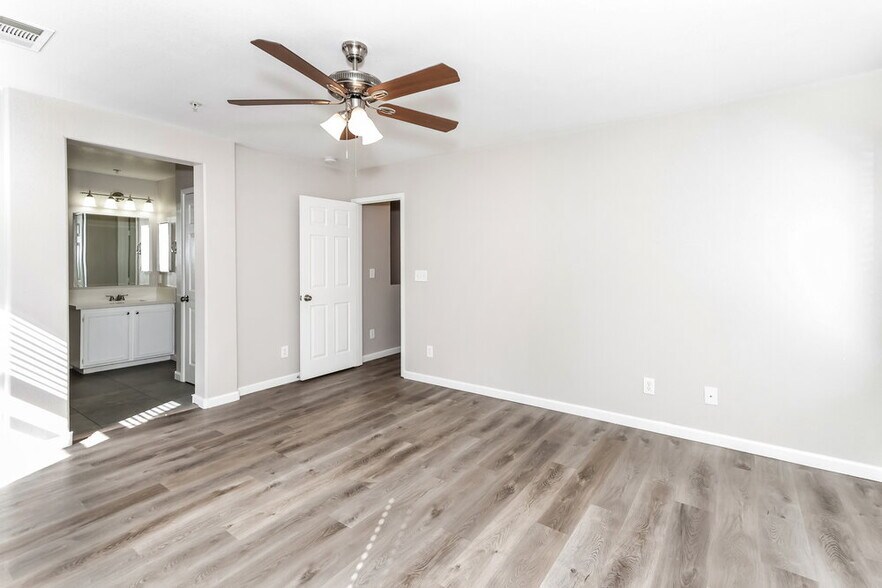 Building Photo - 151 Desert Pond Ave