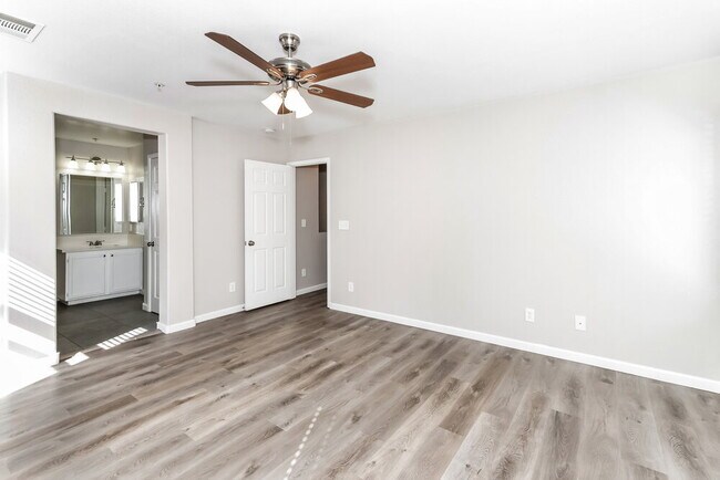 Building Photo - 151 Desert Pond Ave