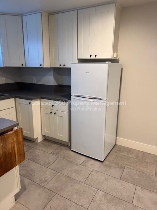 Building Photo - 4154 N Business St