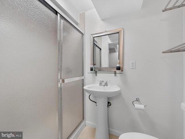 Building Photo - 7648 Fairbanks Ct
