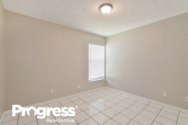 Building Photo - 2337 Donegan Pl