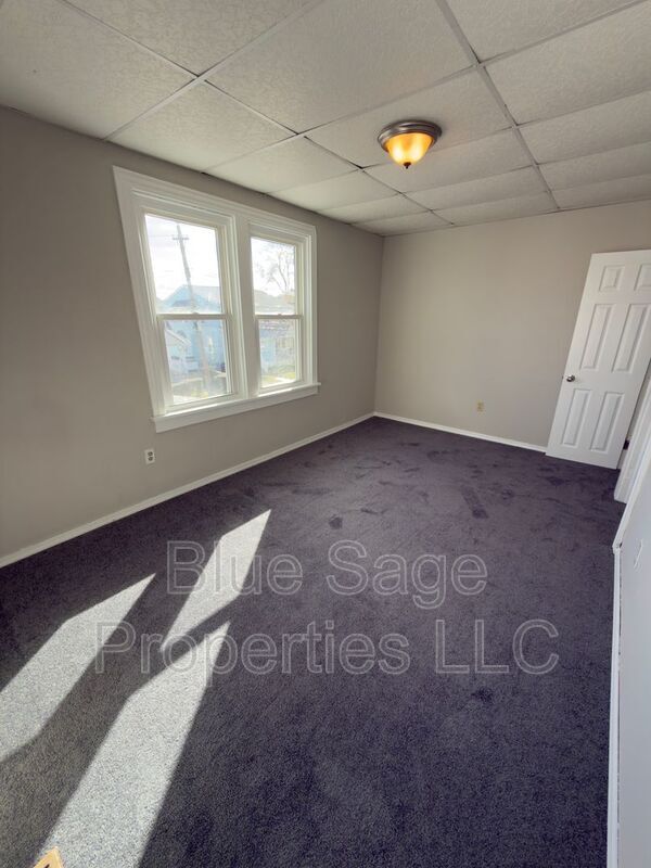 Building Photo - 105 W Broadway Ave