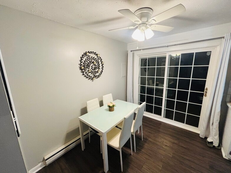 Eat- In Kitchen Area - 314 W 12th St