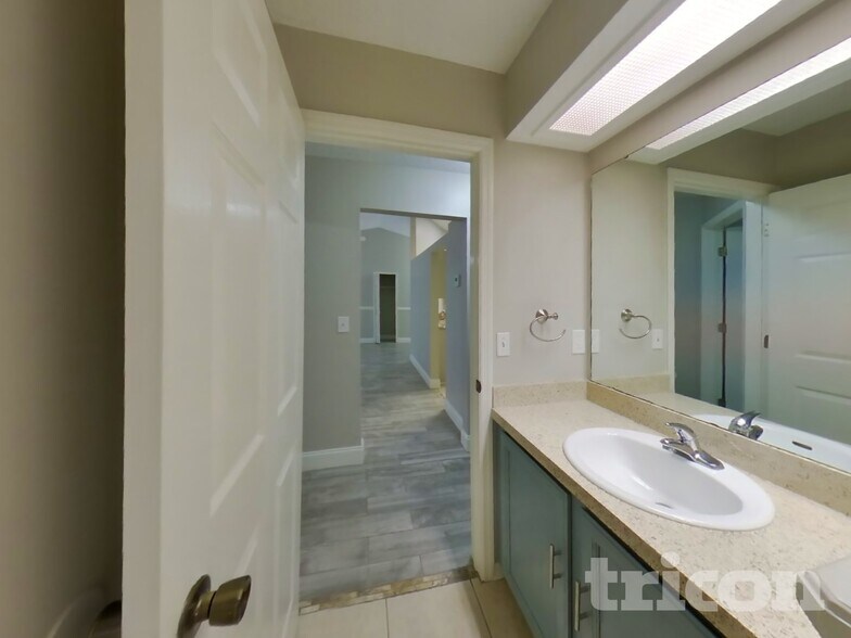 Building Photo - 8778 Fieldside Dr S