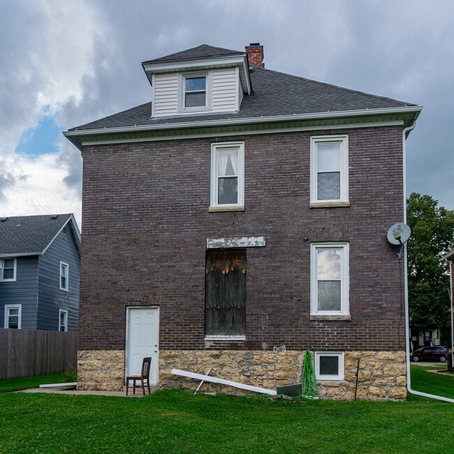 Building Photo - 1641 5th Ave