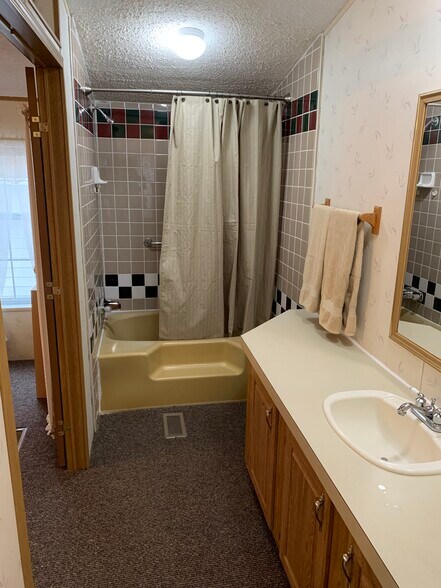 Building Photo - 11680 Bluebird Dr