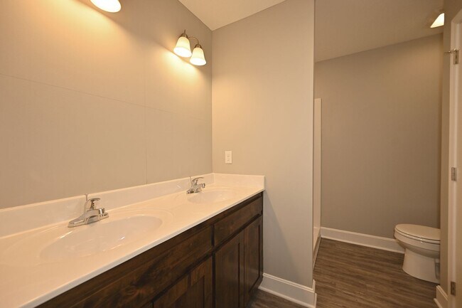 Building Photo - Nice 3 Bedroom, 2.5 bath with 2 car garage...