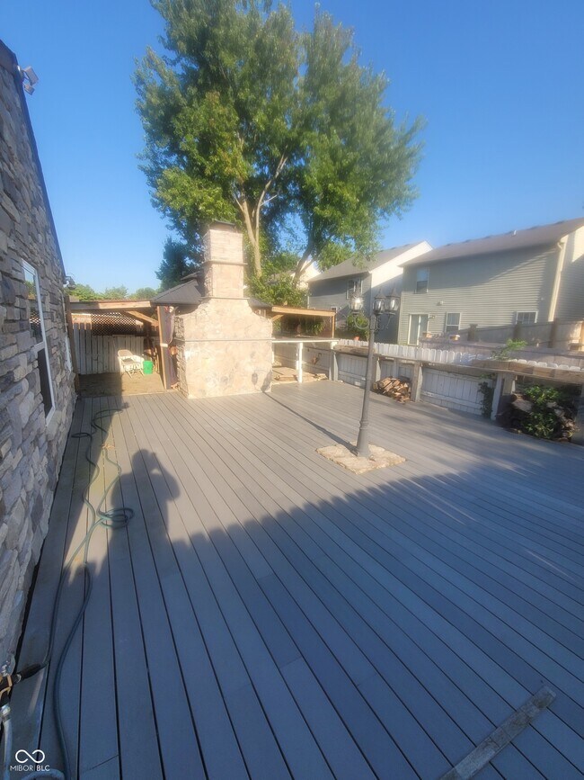 Building Photo - 10322 Draycott Ave