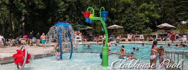 Building Photo - 102 Monroe St