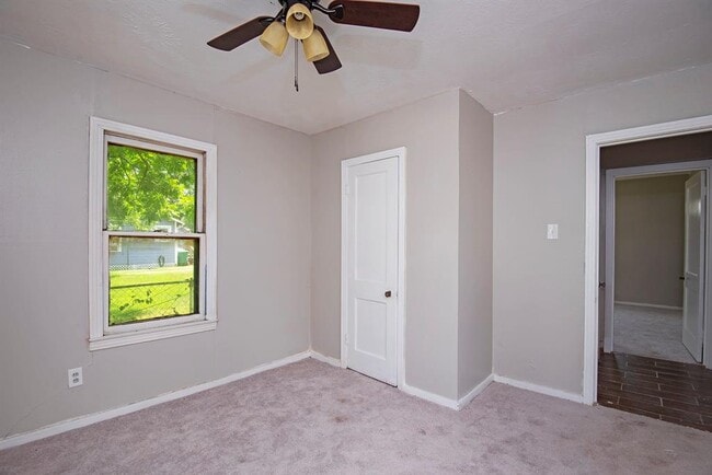 Building Photo - 6725 Bunche Dr