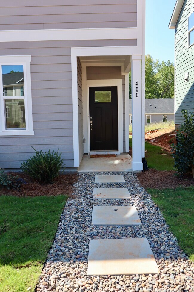 Building Photo - 400 Hacksaw Trl