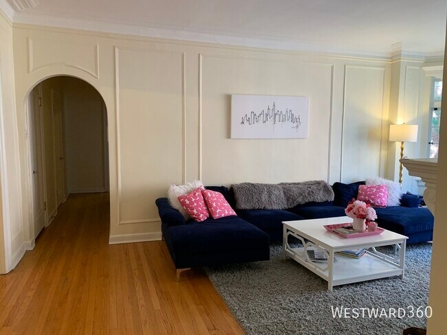 Building Photo - 507 W Aldine-2B