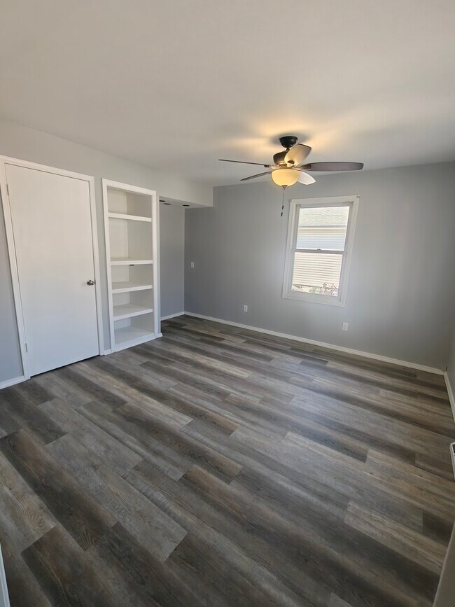 Master bedroom - 109 N Oak St