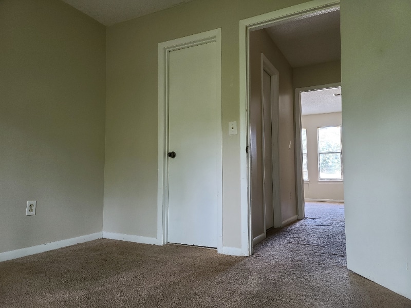 Building Photo - 441 Hickory Hill Dr