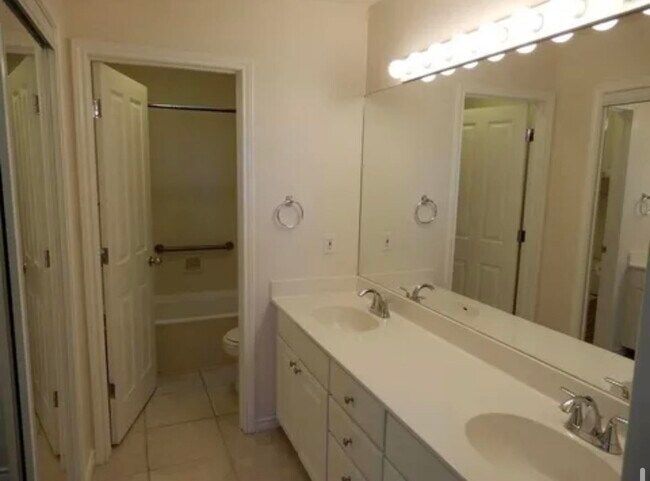 Building Photo - 508 Hi Cir W
