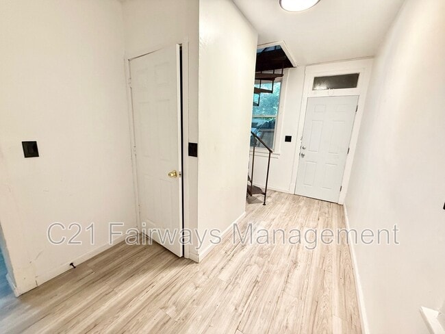 Building Photo - 2811 Brentwood Ave