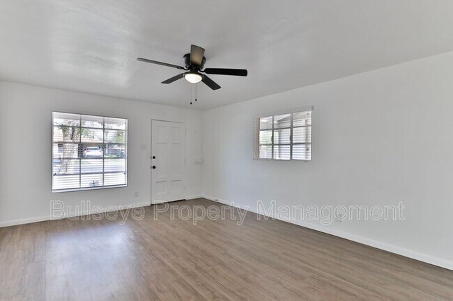 Building Photo - 2129 W Weldon Ave