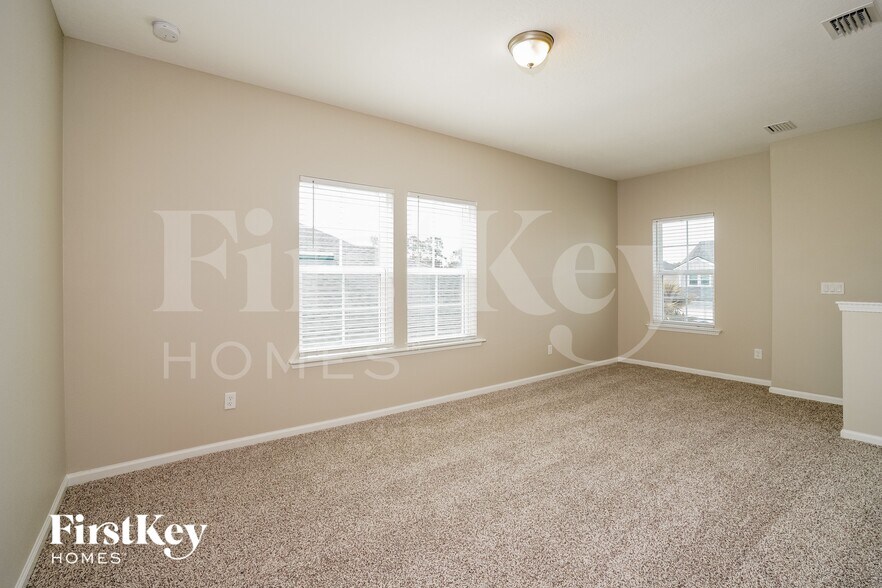 Building Photo - 2316 Eagle Talon Cir