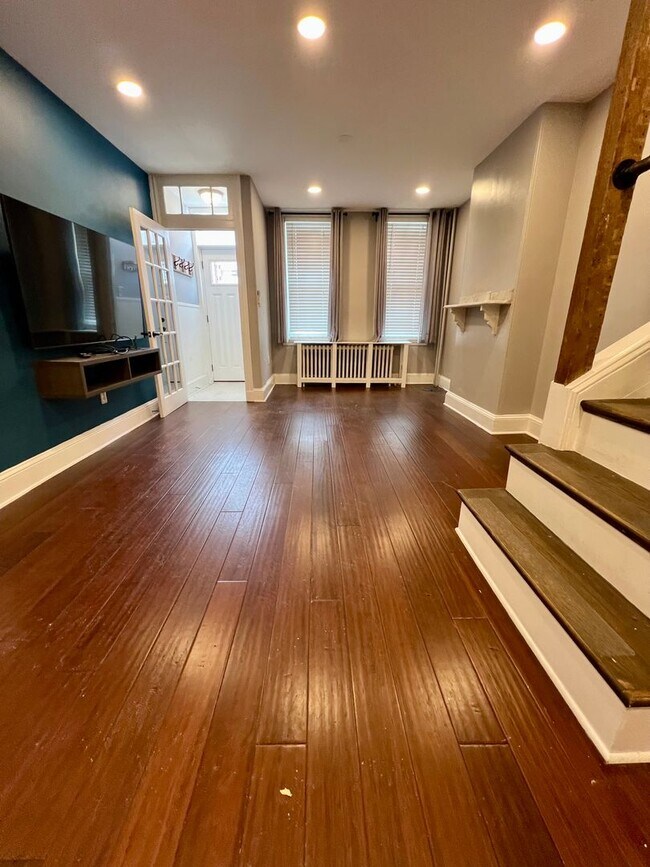 Building Photo - Stunning 4-Bedroom Townhome in the Heart of Fishtown! Available NOW!