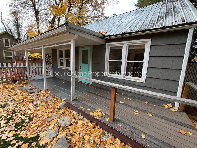 Building Photo - 2 bed house in incredible location!