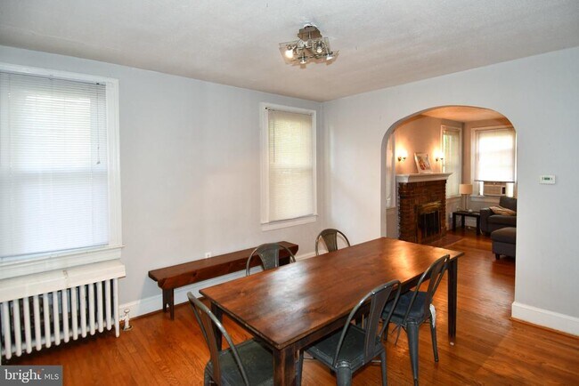 Building Photo - 4210 10th St NE