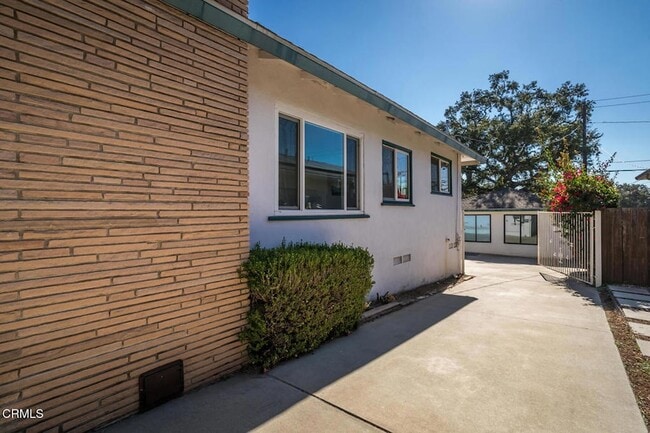 Building Photo - 3308 Primavera St